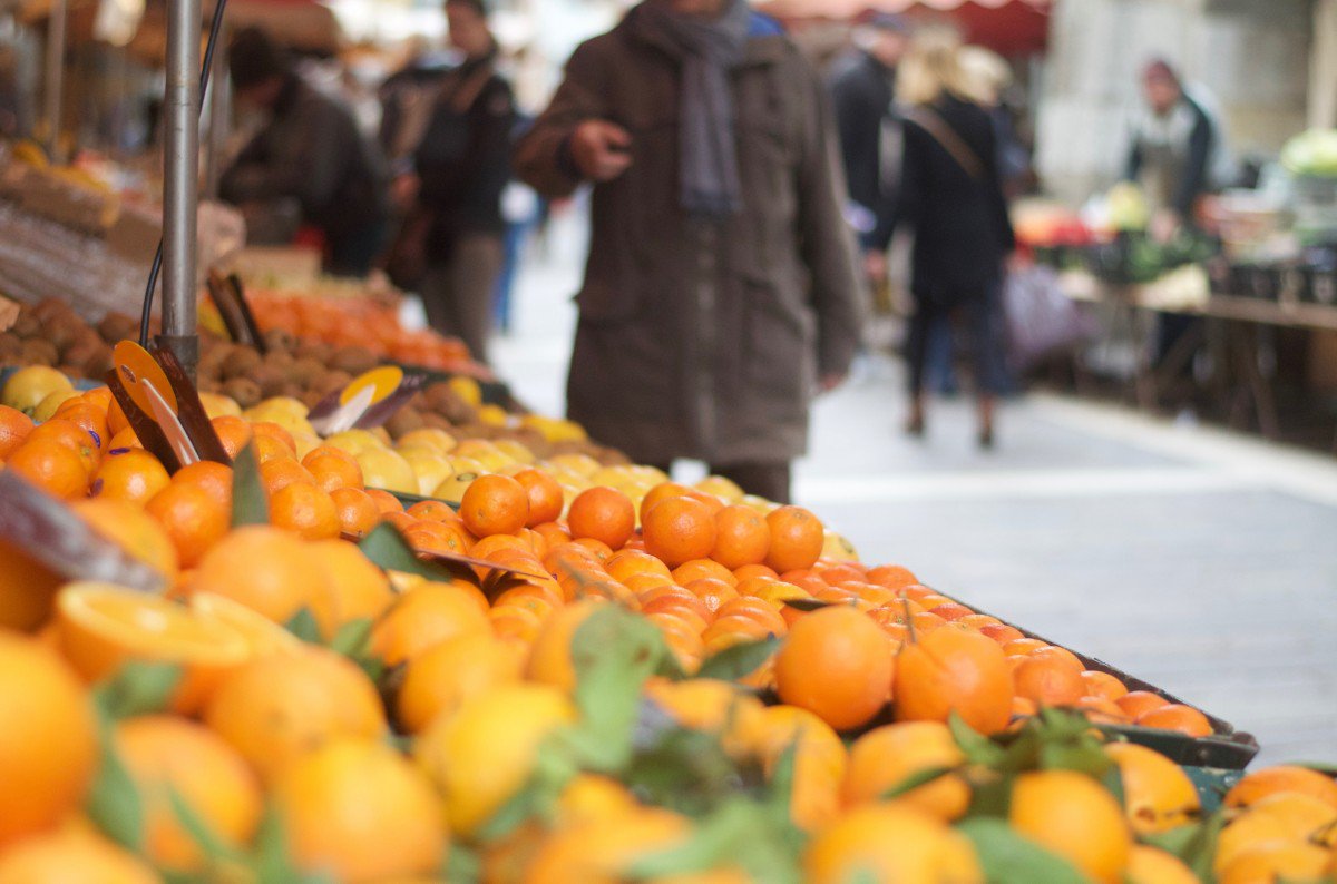 GbmFactChecker's tweet photo. We hebben een nieuw fact om te checken: Groenten en fruit van buiten Europa brengen risico's met zich mee voor de consument. Waar of niet waar? https://t.co/HUn3SdIIrk #gewasbeschermingsmiddelen https://t.co/2j4nXnj3tG