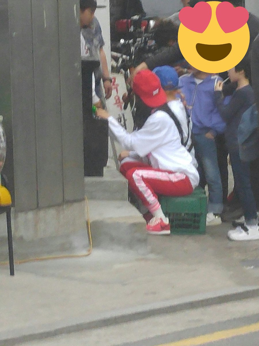 5REDVELVETSPAIN's tweet photo. No se podian hacer fotos pero parece ser que alguien ha conseguido capturar algo 👀
(cr. Milkyboy_0808) https://t.co/sSEJSzWIm9