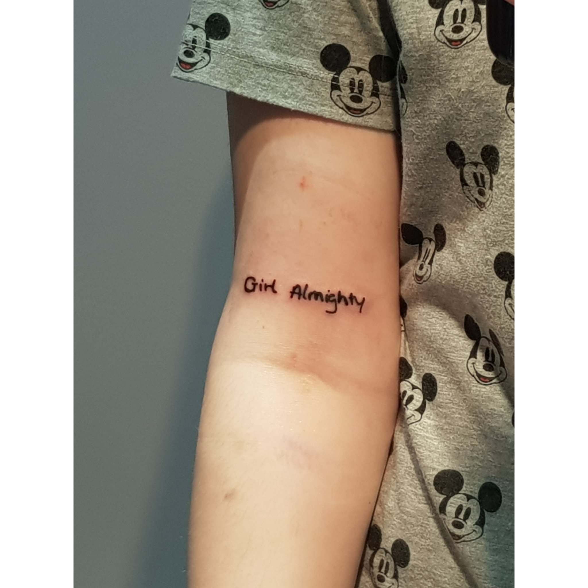 imogen ◟̽◞̽ on X: 27/3/2018 i finally met Niall and it was honestly the  happiest day of my life 💕 i asked him to write out girl almighty for my  tattoo and