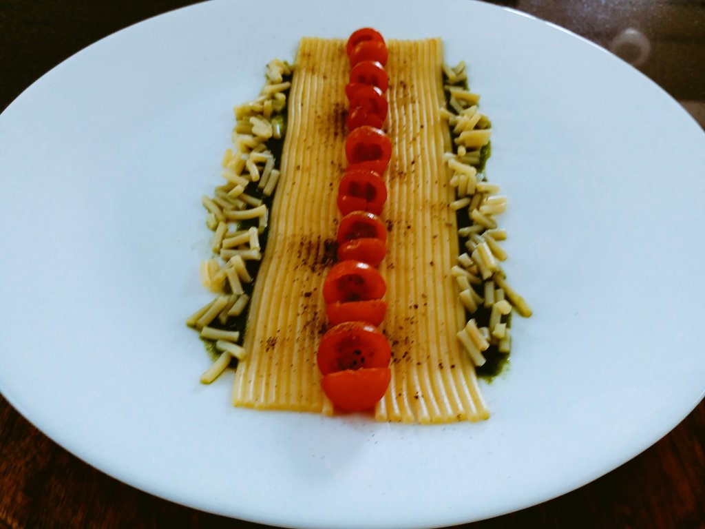 ShubhraKushwaha's tweet photo. Noodle- Doodle......Tried somthing new 💕
.
.
.
.
#chefs #cheff #professionalchefs #chefe #cook #saladdelight #salad #saladnfood #badasschef #spicylover #food52 #foodlover #eater #eatry #eaterlondon #thisisinsiderfood #foodgod #foodbeast #foodbabyny #buzzfeedfood #foodfeels https://t.co/4rfKsDba6a