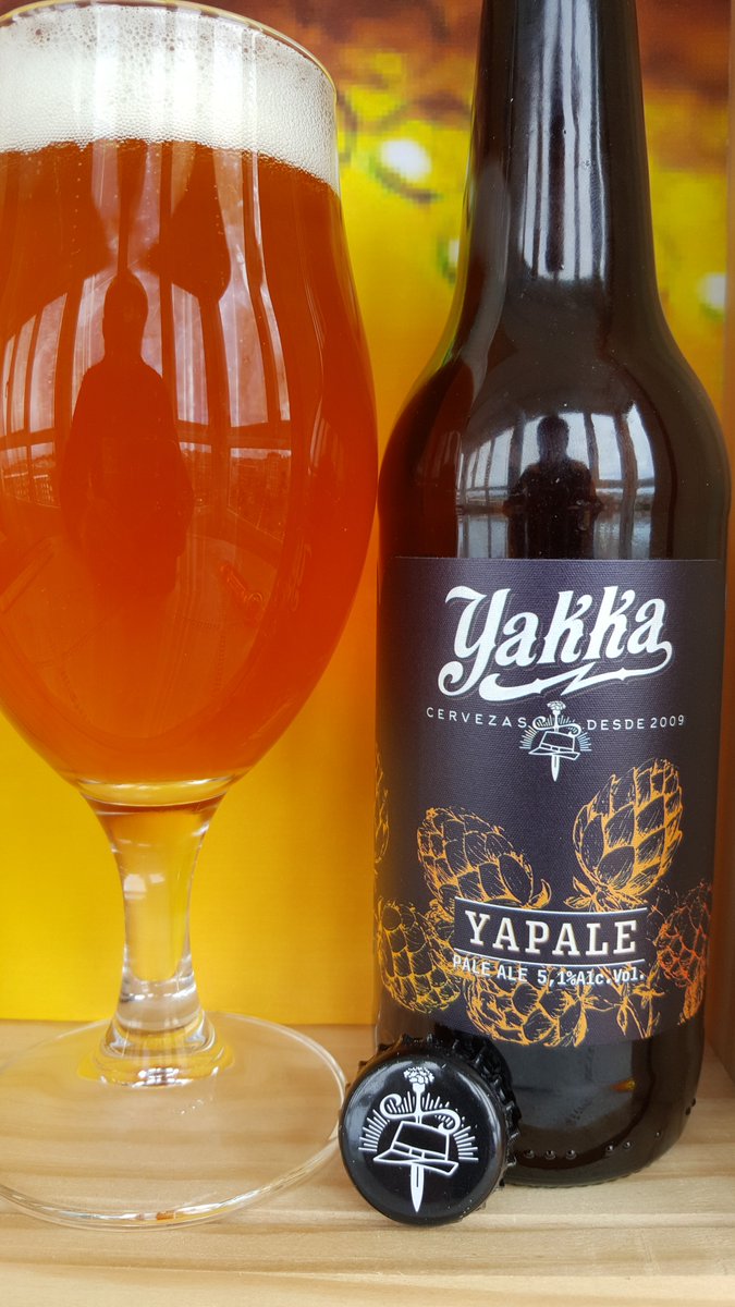 Portal_cerveza's tweet photo. Si eres un #lupuloadicto lánzate a por #YaPale de @Cervezas_Yakka! con el #lupulo fresco bien presente, sus recuerdos afrutados y florales son toda una delicia ¡Y lo mejor está por llegar! desde #ElCompendio! sigue activ@! #CervezaArtesana #cervezabiotec #birraeguna2018 https://t.co/akLKsuffgb