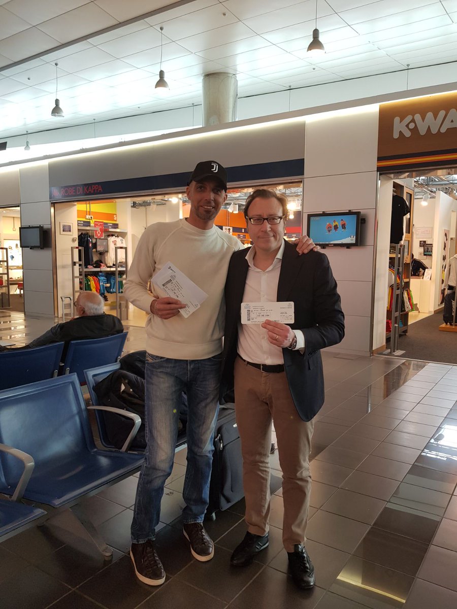 juventusfcen's tweet photo. #JuventusMember duo, Lorenzo &amp; Maurizio, get ready to #FlyToMadrid ✈️🇪🇸

➡️ https://t.co/qnRh6f2dY6 https://t.co/wyzUesaZhT