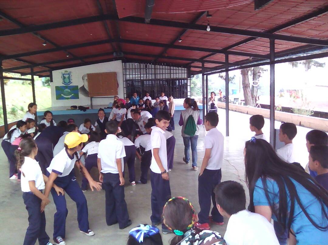 IdennaTrujillo1's tweet photo. Los venezolanos despertamos con ganas de trabajar por nuestra patria. @IDENNATRU no descansa en la protección de nuestros niños, niñas y adolescentes  
#VenezuelaTrabajaYAvanza
@NicolasMaduro 
@DPresidencia 
@Vice_Social 
@JorgeEMarquezM 
@Idennaoficial 
@amaliasaez
@ajacquep https://t.co/oWQa463vIK