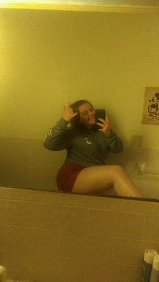 emma_sahas's tweet image. #finewomanthatlift 

had to do it to em 

#MMA #SwimBiz #powerlifting