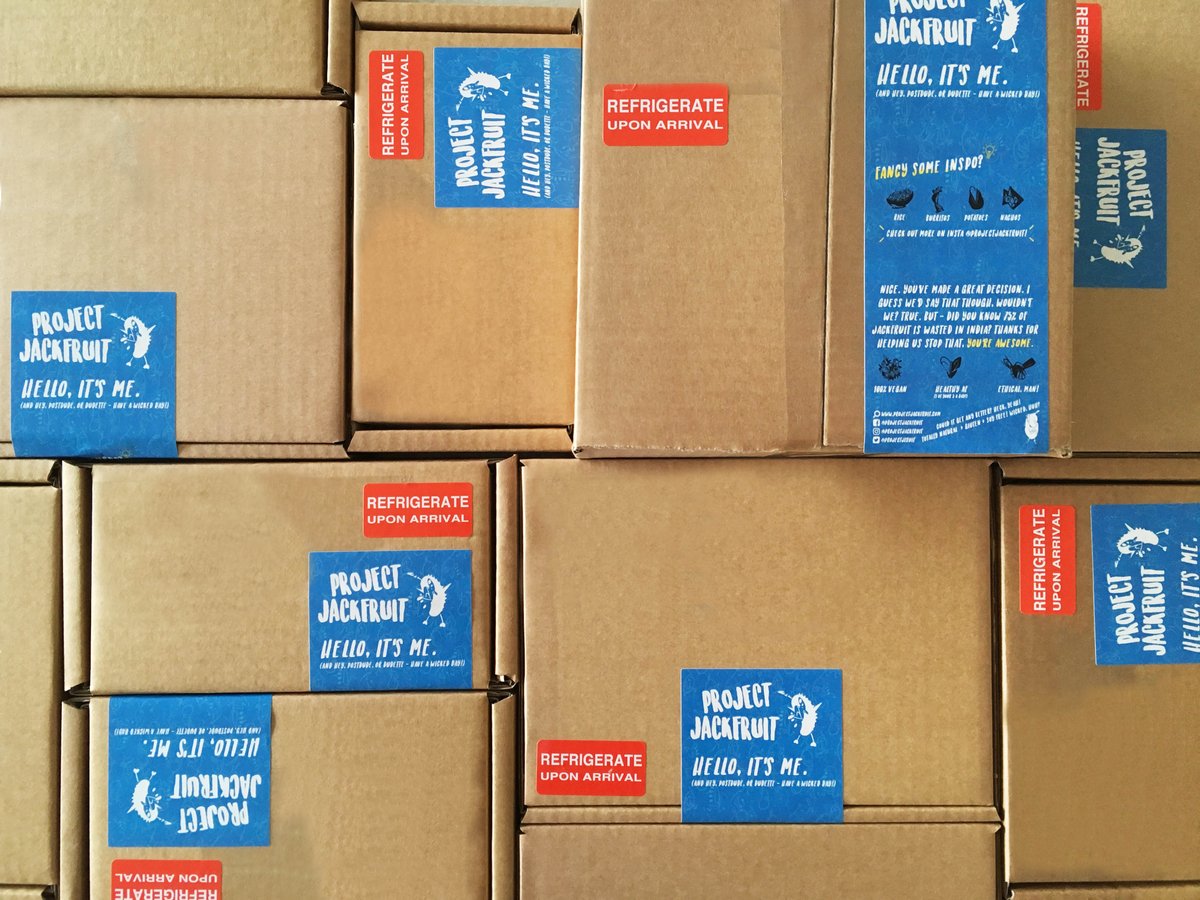 Boom, boom, boooom! 🚀Package stackage! 📦 nothin' quite like sending your courier on a mission n' a half but jackfruit aficionados everywhere need their fix 😉 we'll be makin' leaning towers of piza soon 👀🔥 have you had a delivery recently? What did you think? 👄👇