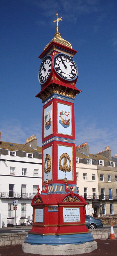 SmithofDerby's tweet photo. Weymouth citizens love their Esplanade clock. Here it is 6 years ago when I was there - photographing others at work on my day off! #seasideclock #clocktower #weymouth #dorset Mike https://t.co/F1VfxEnhKX