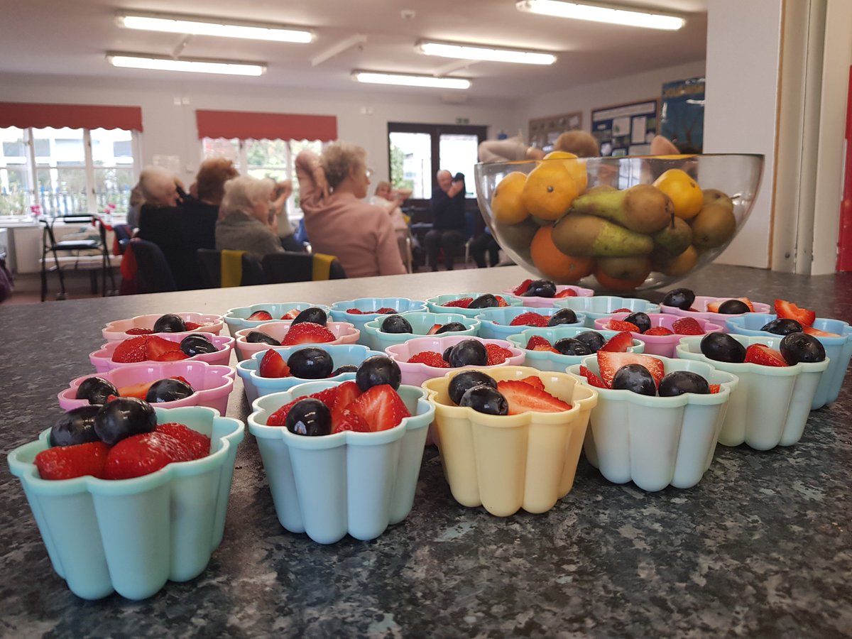 Healthy snacks have been prepared for our Chair Based Exercise class this afternoon courtesy of @FareShareUK @FormbyTesco 👍

How yummy do these look?! 🍇🍓🍐🍊