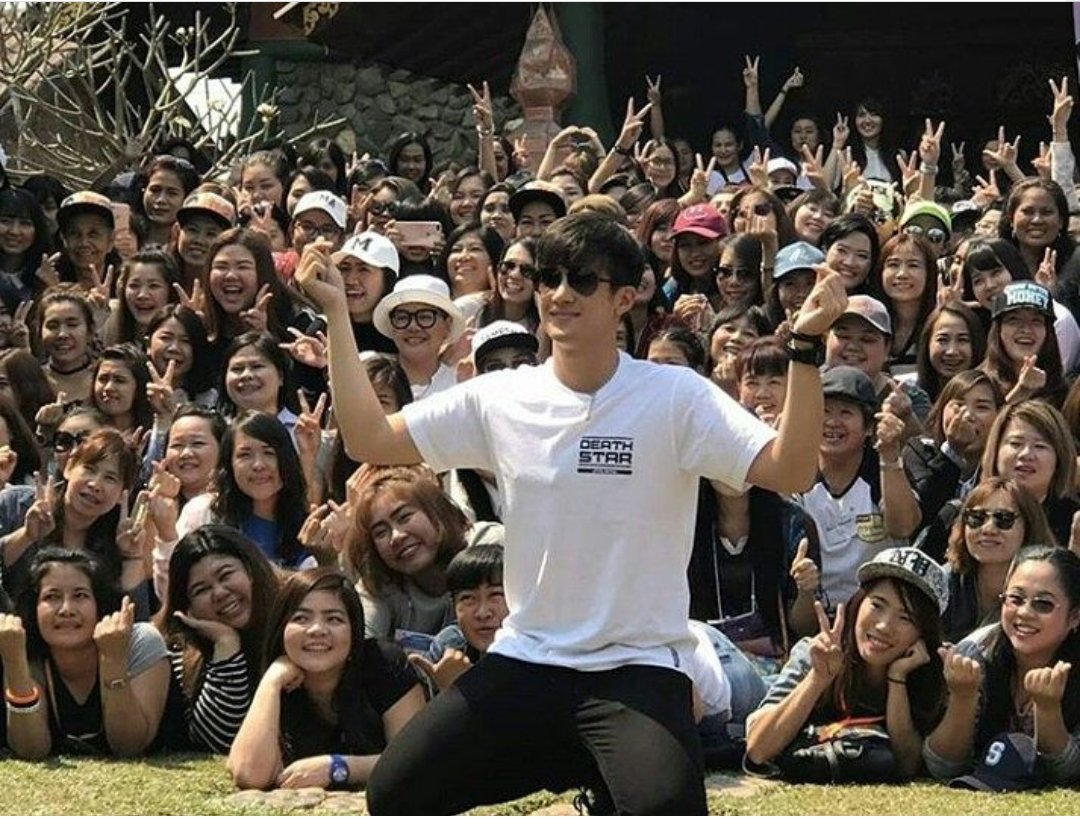 jiidaapaa's tweet photo. ความสุข ความสนุกของปีที่แล้ว ยังไม่ลืม 💖 ปีนี้ขอให้ได้ไปอีกเถิดนะ เพี้ยงๆ  🤗มีเมนใจดีที่สุดในสามโลก😘 #เจมส์มาร์  #meet3 #jamesma https://t.co/pozmhjIjm6