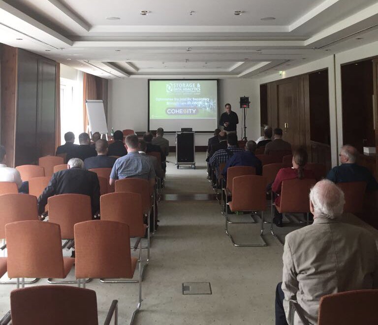Resalith's tweet photo. Bei der #storagetc gibt es nicht nur nette Gespräche, sondern auch ein großes Interesse am Vortrag von @Cohesity . Wir stehen nach der Präsentation gerne für weitere Gespräche am Stand zur Verfügung. https://t.co/0Mxgb3I8Nk