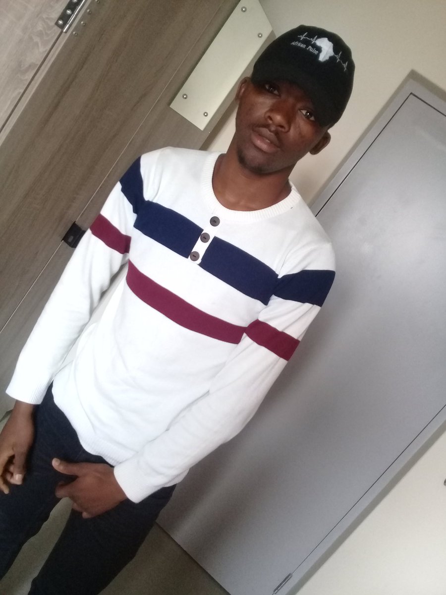 Sipho_Psyfo5's tweet photo. Rocking Local brands #AfricanPulse✌ https://t.co/p1LRA5BmlA