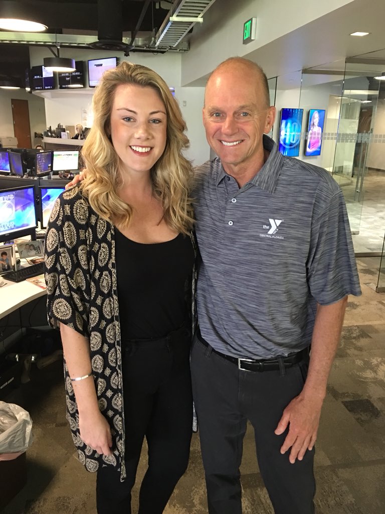 shannmclellan's tweet photo. When everyone in your newsroom walks right by Rowdy Gaines but you fan girl 😂 Such a nice guy! #swimlegend https://t.co/pqd2kDHxR0