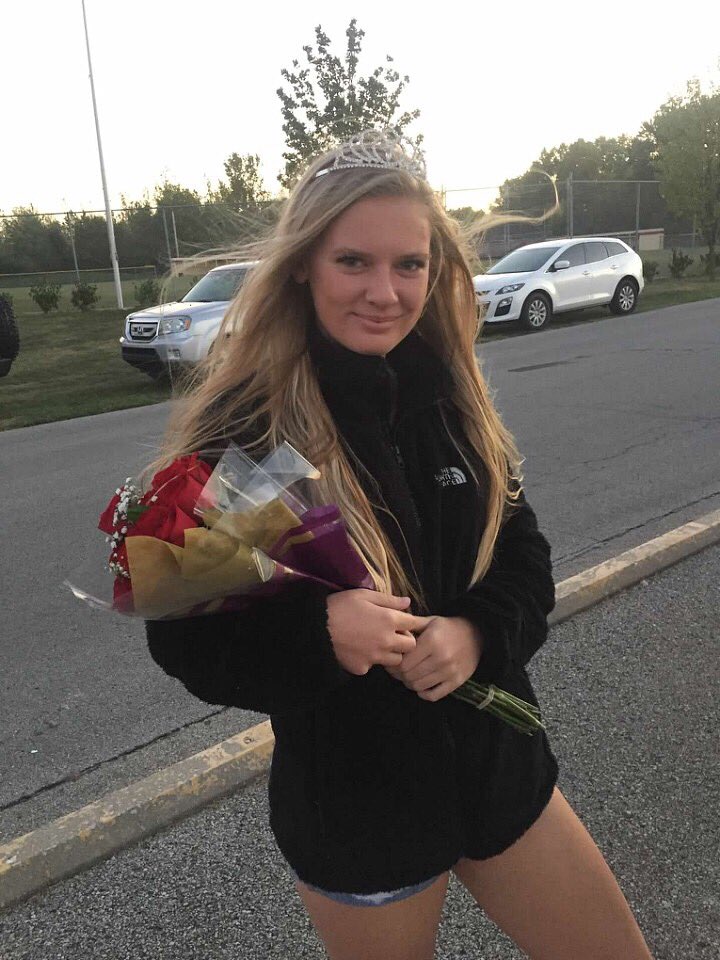 athenapassa's tweet image. vote queen izzy for prom!!!!