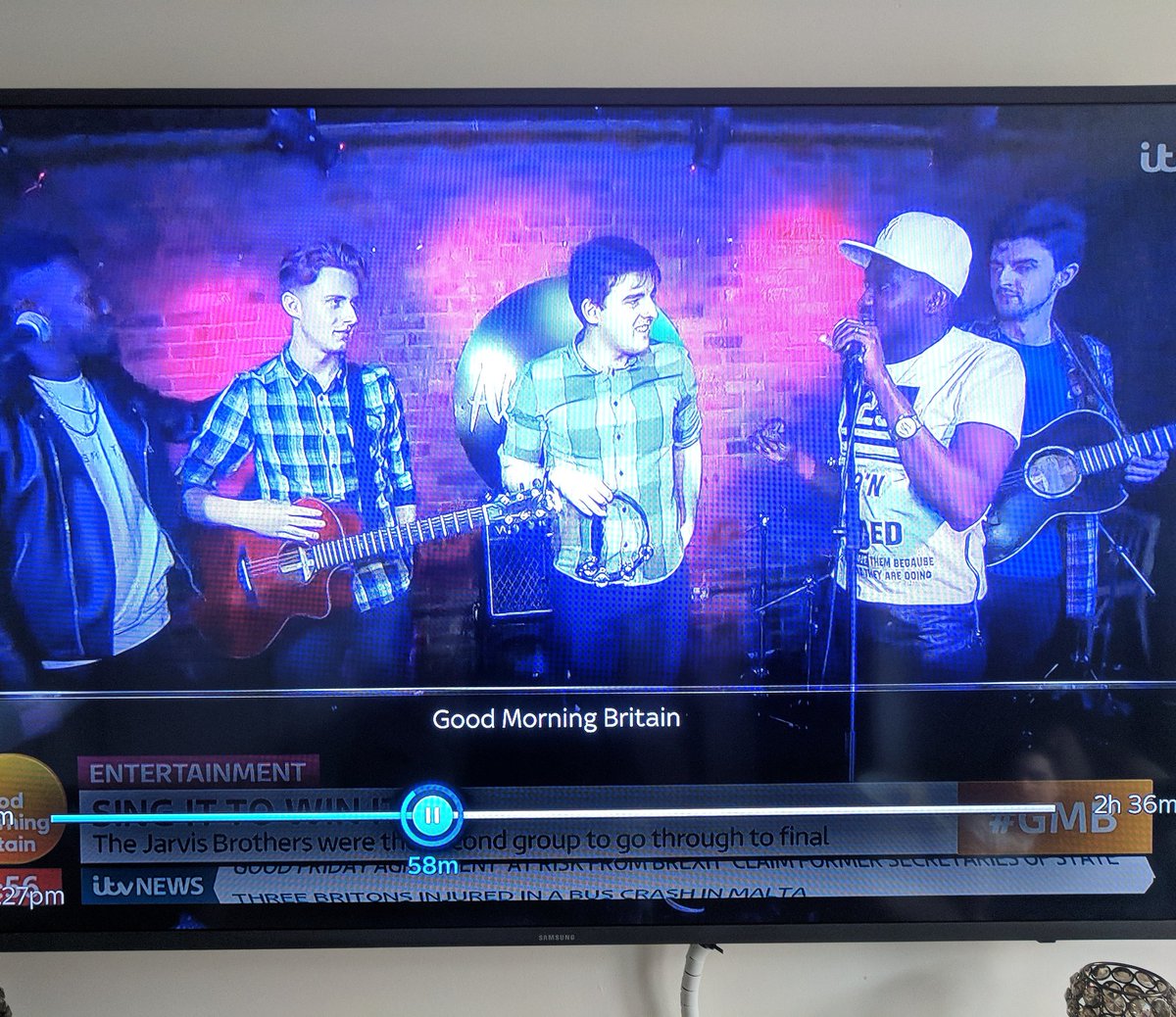 JarvisBrothers's tweet photo. This is the moment @ReggieNBollie surprised us on stage @AlexandersLive to tell us we're in the final of @GMB #singittowinit ! Please make sure to vote for us on Thursday!! X
@uochester @ChesterChron @WeAreChester @ShitChester @FlipsideChester @Dee1063 @DeeOnDab @StoryhouseLive https://t.co/zFCz7aNgWY