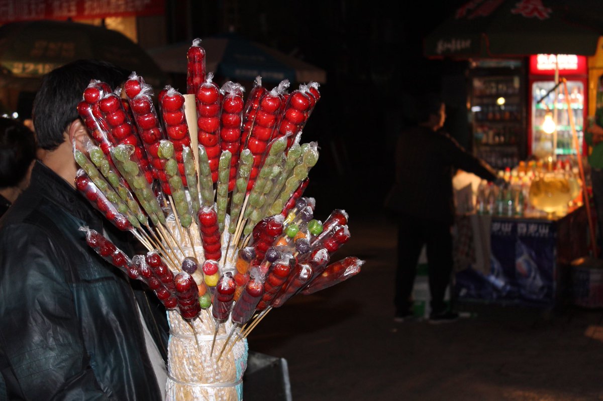 swessels1997's tweet photo. Met an Australian in Dazhou. #china #photographer #photography #streetphotography #Australian #SouthAfrica #streetsofchina #canon #canon1300D #canonphoto #canonphotography #travel #night #lights https://t.co/d2xm6zJoxx