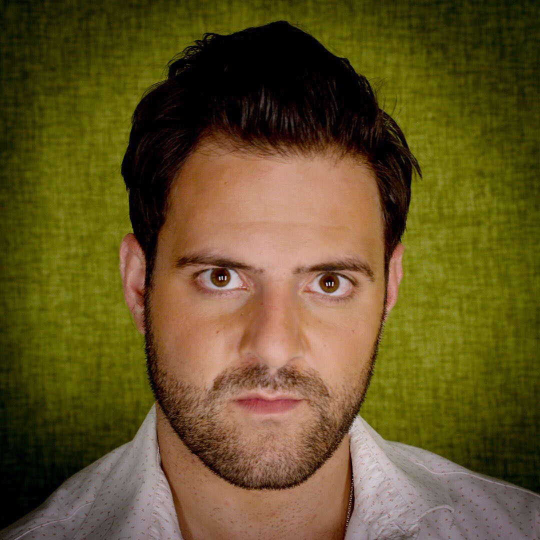 PaulVito32's tweet photo. New headshot 😎 I’ma be soooo #famous 😂 #actorslife https://t.co/c69qWeP6OH
