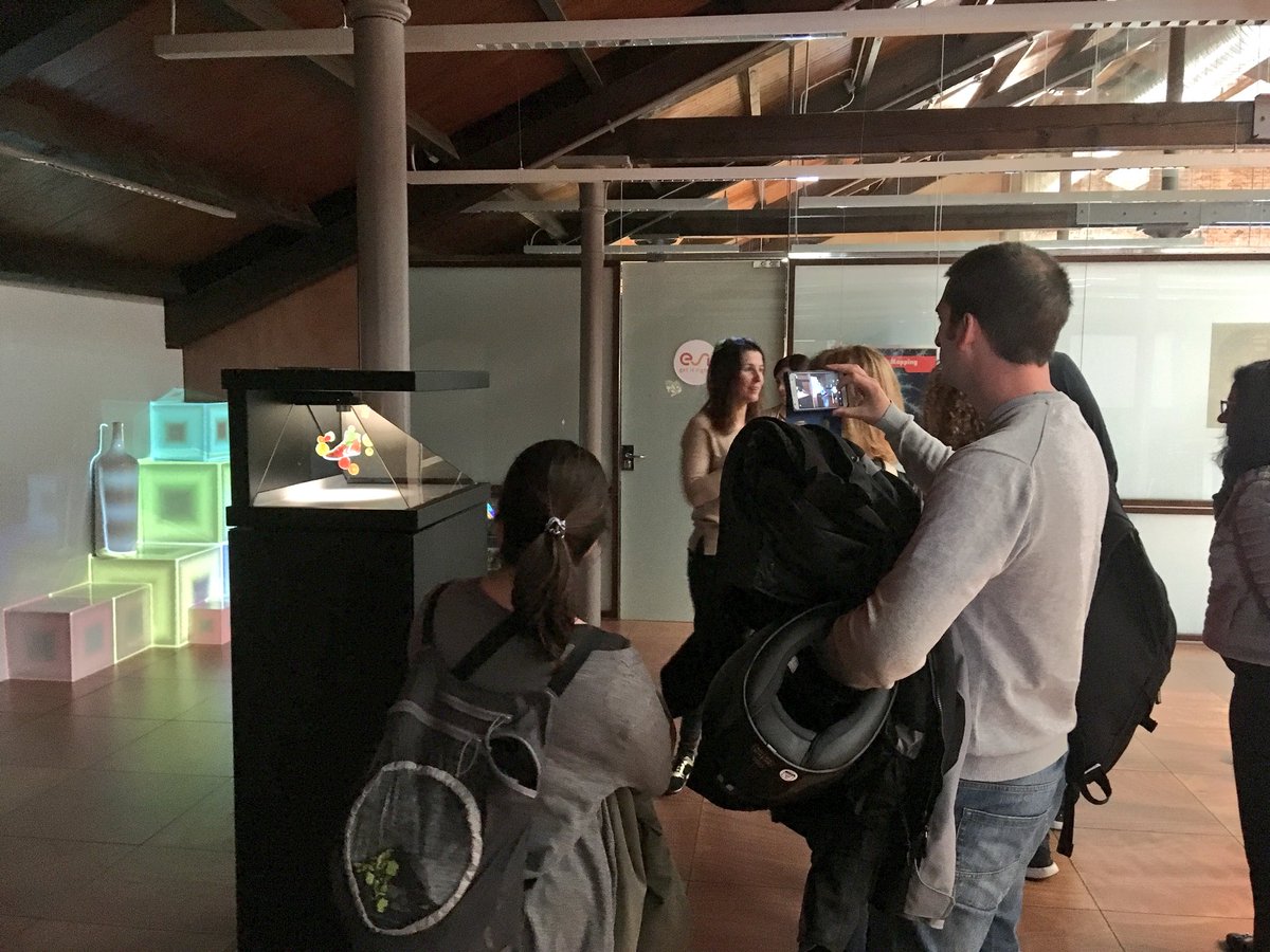 citilab's tweet image. Primera sessió del Taller de #Creativitat del Citilab!💡 Els participants s’han introduït en el món de la #creativitat de la mà de @rosersantamaria, responsable de LaborLab i dinamitzadora de la #formació. A més, han conegut l’espai i la tasca del #lab de #Cornellà! #CreativiLab