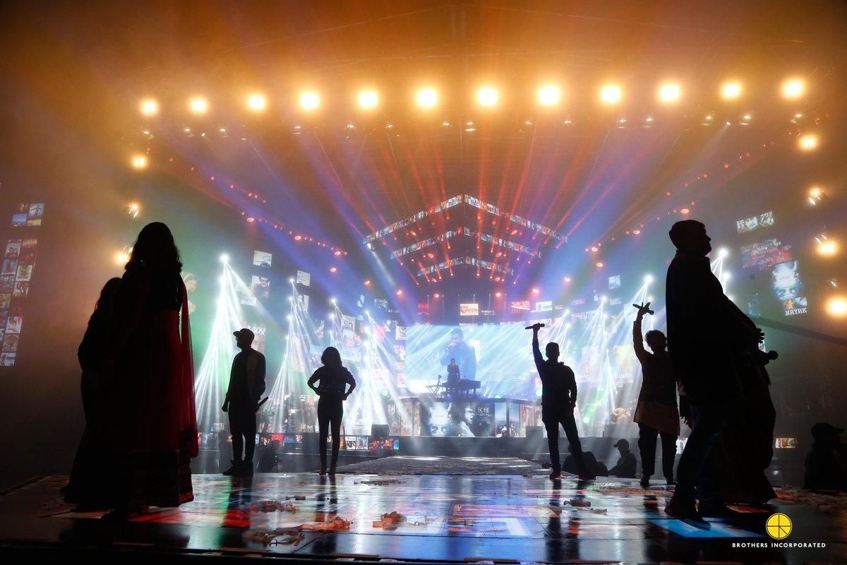 Bros_Incorp's tweet photo. The Journey’s grand finale brought the crowd to their feet as they sang #VandeMataram in unison with A.R.Rahman and troupe. On the 26th of January we commenced a journey of peace &amp; harmony 🇮🇳
#BrothersIncop #livesong #sensation #musiclovers #hindustanimusic #India https://t.co/EGLF9pXVlJ