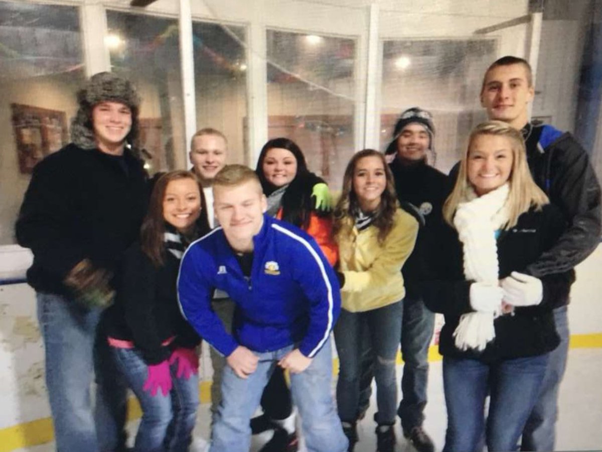 DarianDeaver's tweet photo. Very sad to see a friend gone too soon. Sending thoughts and prayers to all experiencing pain and heartache. Rest easy, Dylan 💙 https://t.co/pnvFKkUvis