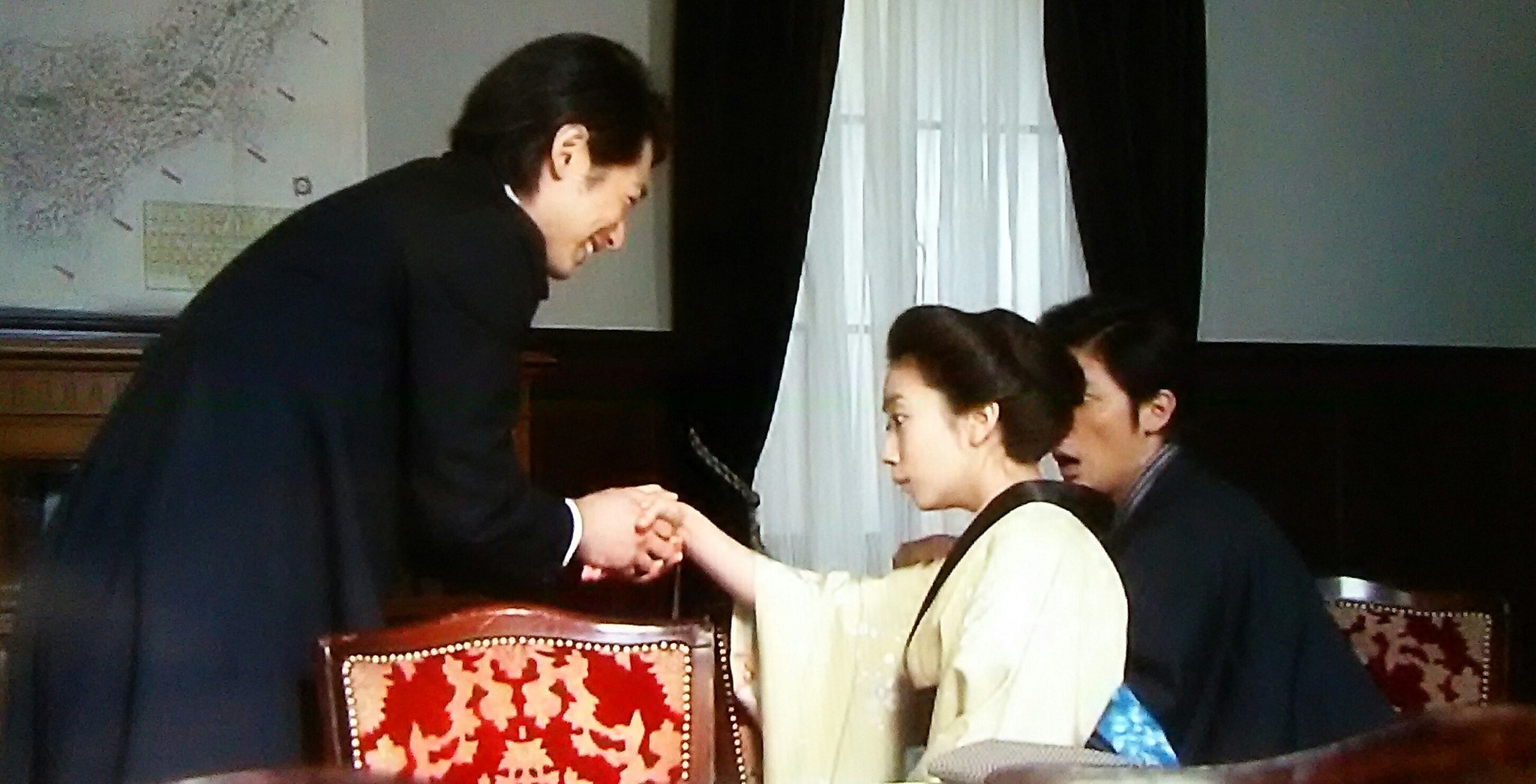 Q Taro 上 ハグされたエリーを奪い返すマサハル 社長 社長 社長 下 シェイハンされたあさちゃんを奪い返す旦那様 あ わての奥さんに何してますのや マッサン あさが来た シャーロットケイトフォックス Q Taro 上 ハグされたエリーを奪い返すマサハル 社長 社長 社長 下 シェイハンされたあさちゃんを奪い返す旦那様 あ わての奥さんに何してますのや マッサン あさが来た シャーロットケイトフォックス