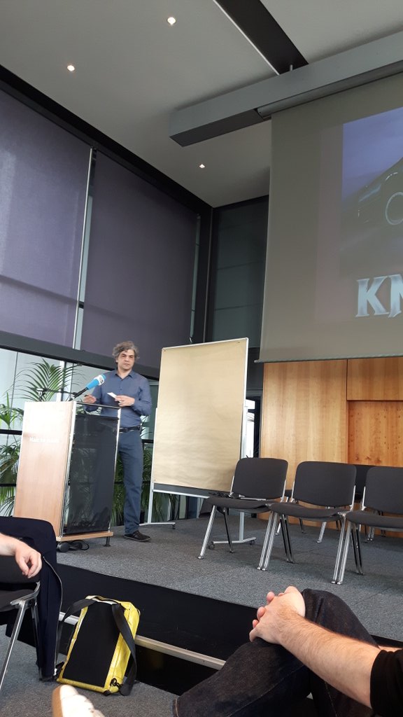 "KI ist das, was wir daraus machen". Sascha Honsowitz von Microsoft klärt über Möglichkeiten von Künstlicher Intelligenz für Medienhäuser auf! #vfmTagung