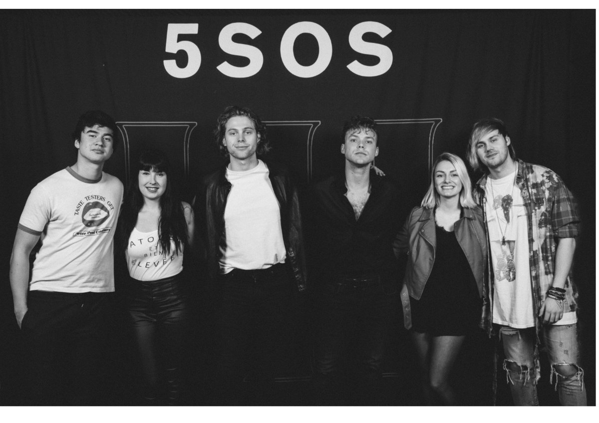 m_krgs's tweet photo. After 4/5 fucking years to follow them across Europe ... I met @5sos w/ the best @emiliement_ #5countries5days #5sos3Paris #youngblood https://t.co/d6yDH2DVq2