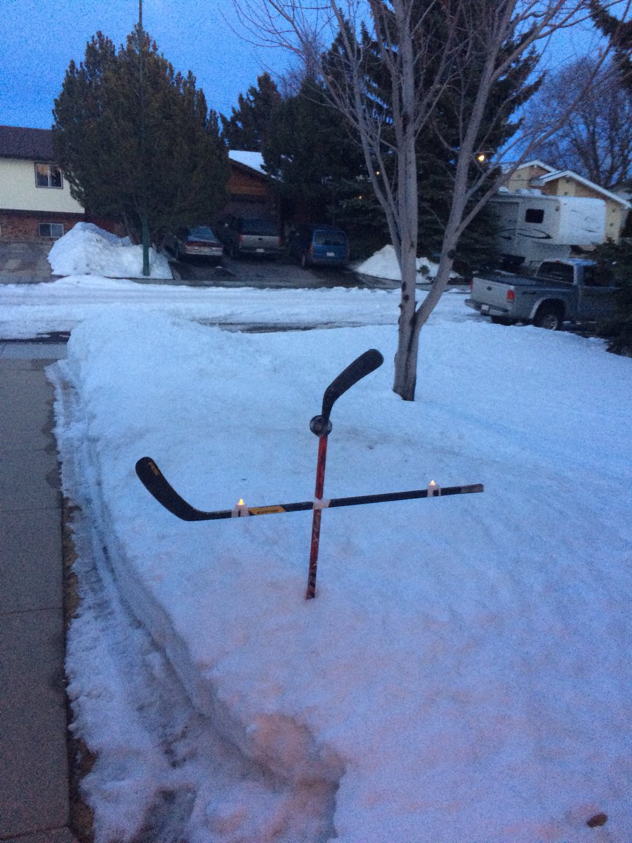darcie_13's tweet photo. #Humboltstrong #27 💚💛💚💛 #PutYourSticksOut https://t.co/AHAXmt42cB