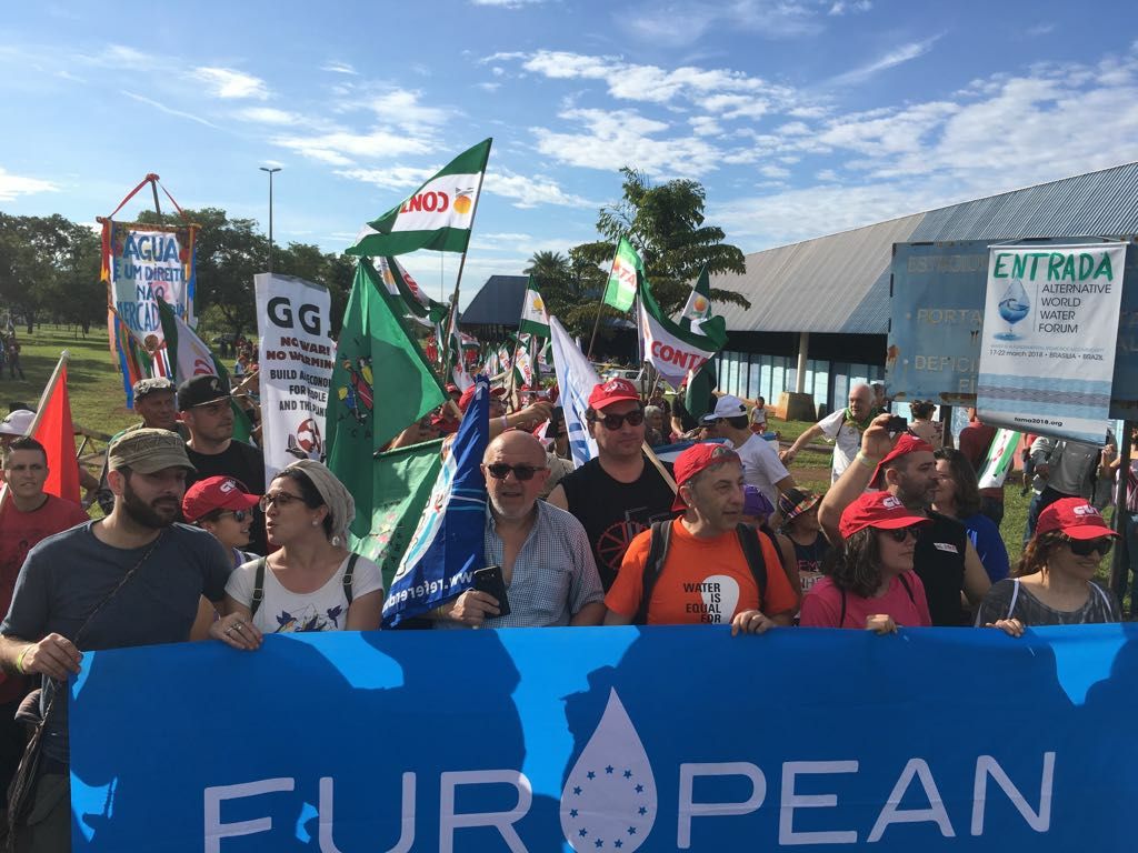 euwm's tweet photo. Una delegación del Movimiento Europeo del Agua estuvo en el Foro Alternativo Mundial del Agua de Brasilia #FAMA2018 Movimientos sociales, sindicatos, comunidades locales, grupos feministas y pueblos indígenas reunidos contra la mercantilización del agua https://t.co/4t19vMoS7q https://t.co/M5aCpQsP4V