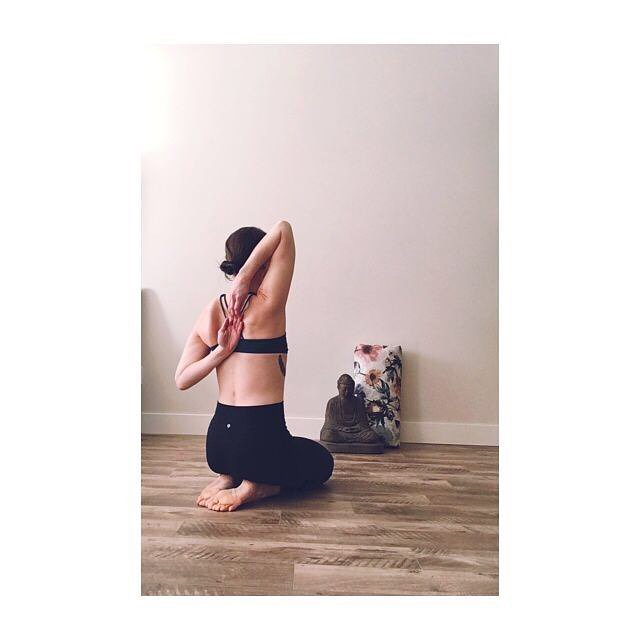 Shoulder Day :: Here’s a sequence for desk jockeys. The movements are inspired and will help you work towards the pose in photo, Cow-faced Pose, or Gomukasana.⠀
⠀
A popular pose in many yoga classes, Cow-faced pose asks for many of the major movement… ift.tt/2GNqBdR