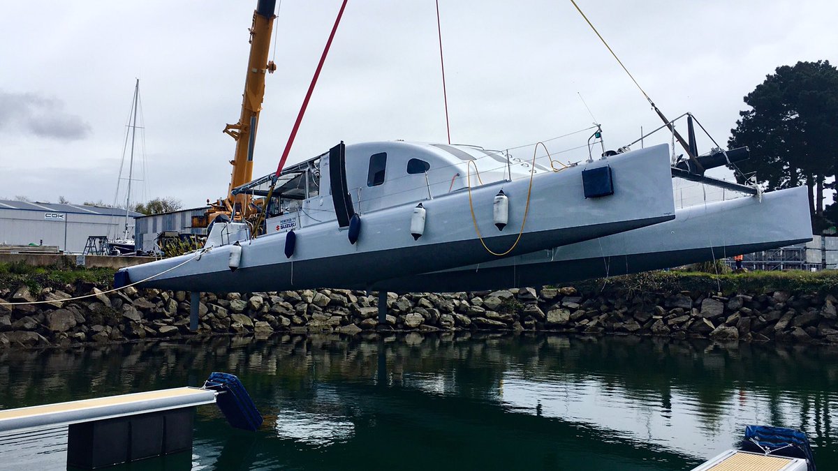 CaroNedelec's tweet photo. Belle mise à l’eau avec un beau travail d’équipe! 
@mer_agitee @desjoyeaux @MerForteDesign #catamaran #Z2015 https://t.co/P84fyruaRI