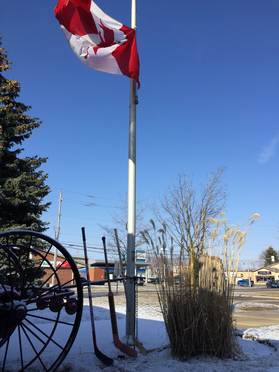HaltonHillsFD's tweet photo. #PutYourSticksOut @HaltonHillsFD Stations 1, 2 &amp; 3 in support of all those impacted by the tragic accident with #HumboldtBroncos . Our thoughts and prayers are with all of you. #OurFamilyProtectingYourFamily @johndehooge https://t.co/CzROgnmsf0