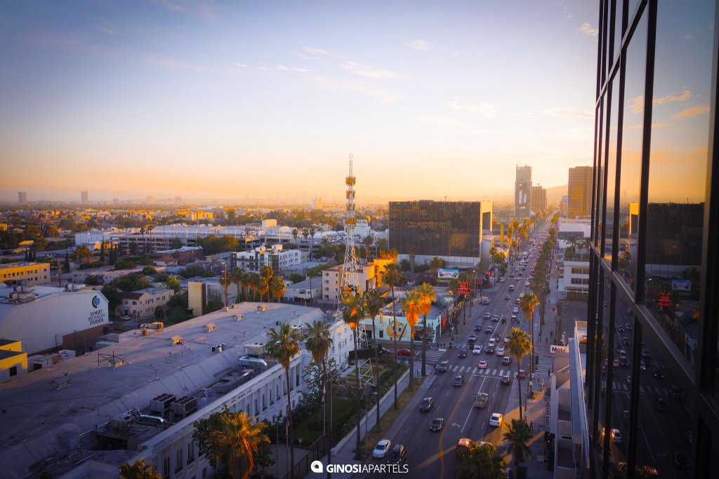 Enjoy these beautiful #California sunsets from one of the 12 stories of the Ginosi Metropolitan Apartel. Book now! buff.ly/2GLbZjo

#GinosiApartels #California #Sunsets #HomeAwayFromHome