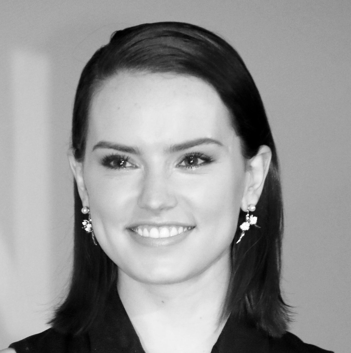 ShivonZili_'s tweet photo. Happy birthday Daisy Ridley!!!!! 💗 https://t.co/XouYvc4O3f