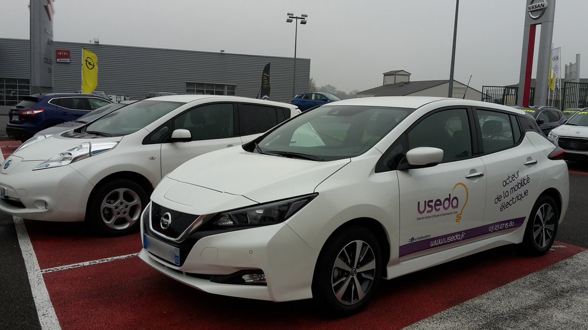 useda02000's tweet photo. L'USEDA vient de changer de véhicule électrique. Désormais vous pourrez apercevoir sur les routes axonaises la nouvelle @Nissan Leaf au couleur de l'USEDA ! #Aisne #véhiculeélectrique #usedaacteurdelamobilitéélectrique #dirve02 #bornederecharge https://t.co/ybThznppa5