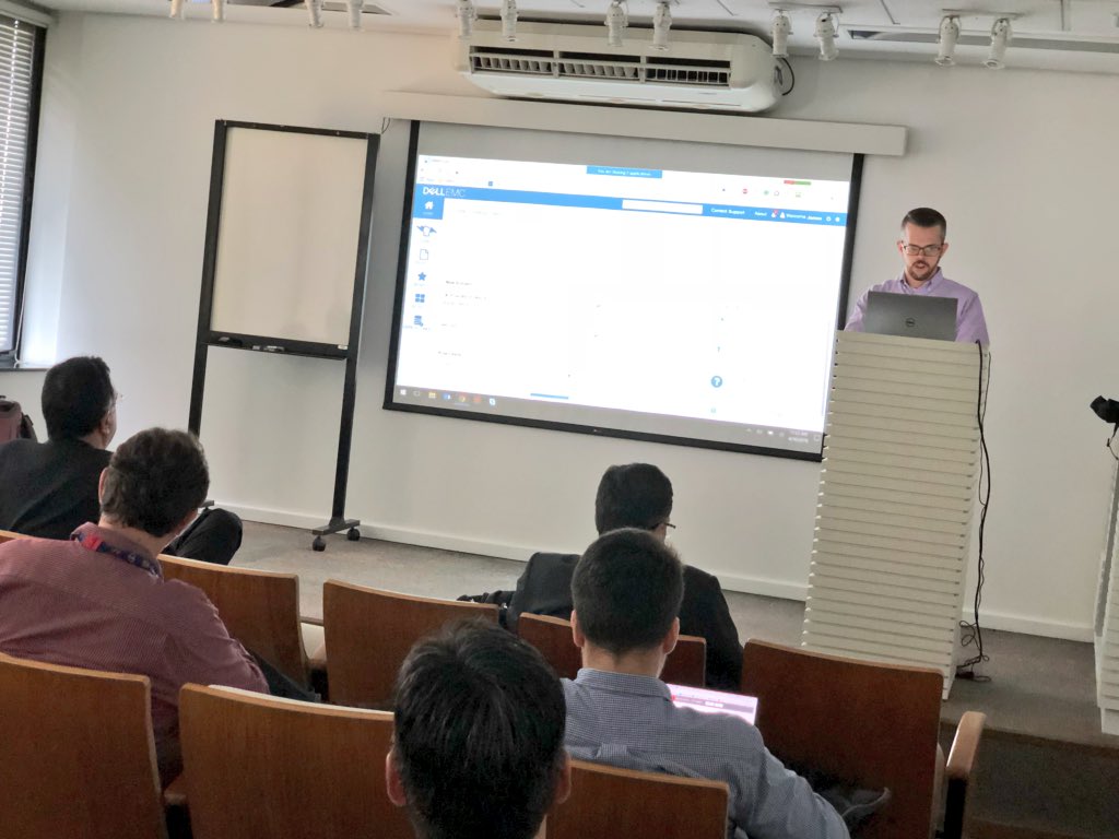scottdelandy's tweet photo. Aqui está @jcelona1 mostrando as novas ferramentas que facilitam a construção de sua nova #VMAXAllFlash https://t.co/gYIBddoS7c