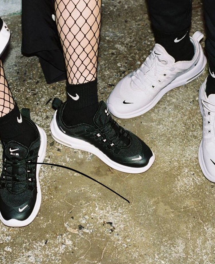 jae1brazil's tweet photo. [#INSTAGRAM] onlyoneprivate 

“@nike
#nike #airmaxaxis” https://t.co/TanhStcNEA
