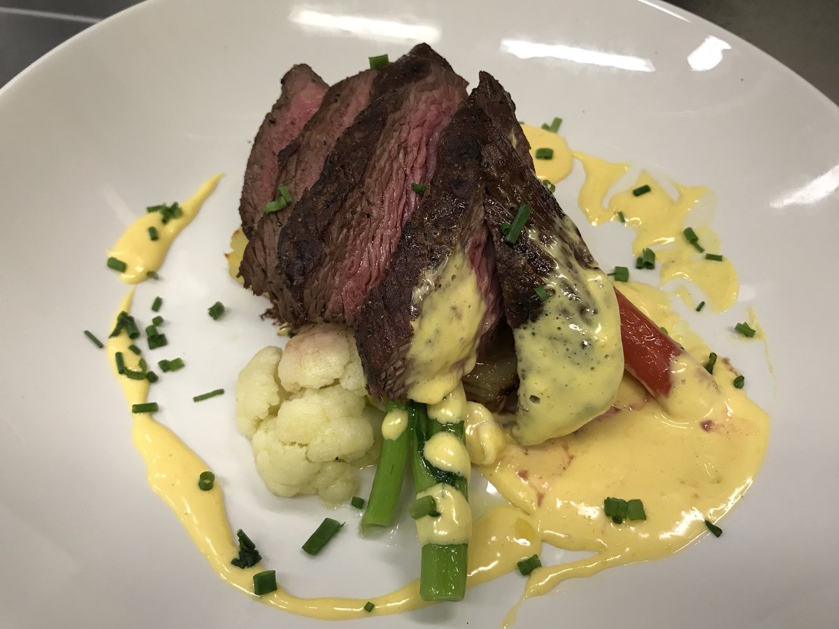 EveryonesLocal's tweet photo. Meat Special 🥩 8oz Petite Tender Steak, Potato Terrine, Sautéed Vegetables &amp; Hollandaise #steakspecial #weeklyadditions #local1794 #eatlocal #drinklocal #thedanny #veggies #foodie https://t.co/Hnc8uKffte