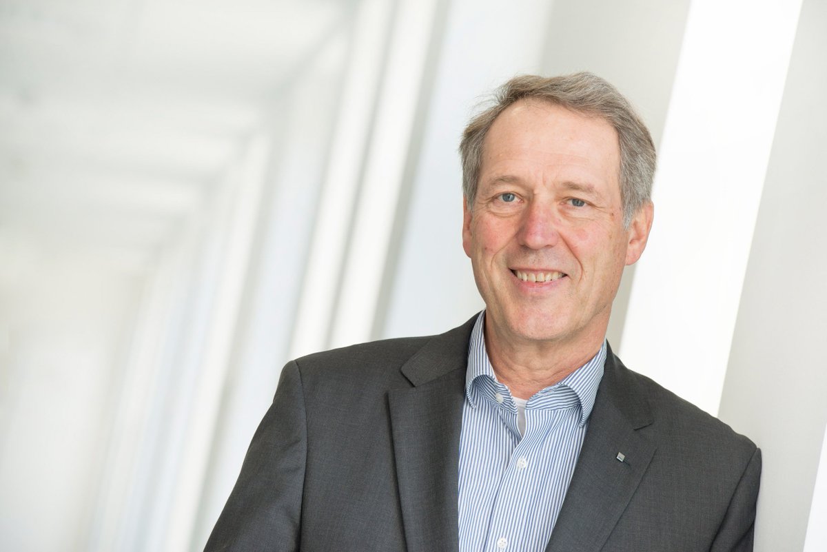 ruhrunibochum's tweet photo. "Wissenschaft ist kein Selbstzweck, sondern steht im Dienste des gesellschaftlichen Fortschritts." RUB-Rektor Prof. Dr. Axel Schölmerich ruft auf zur Teilnahme am #MarchForScience. https://t.co/MRA9hkRxEr  (📷: RUB, Nelle) ^tst https://t.co/d9VH4EKwho