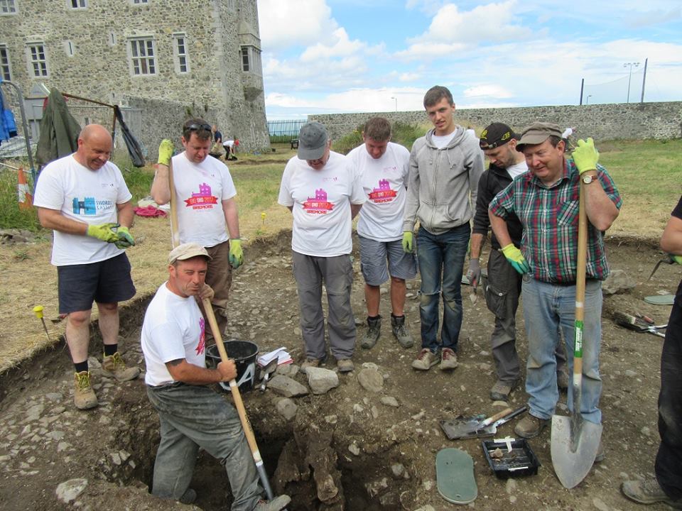 FingalHeritage's tweet photo. #Bremore Castle Big Dig in 2017 - a great community archaeology Project #OurCouncilDay @Fingalcoco https://t.co/Kzwmq0pmjk