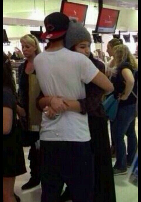 nikitaluke's tweet photo. Calum x Mali = an iconic duo https://t.co/TorsAGROyc