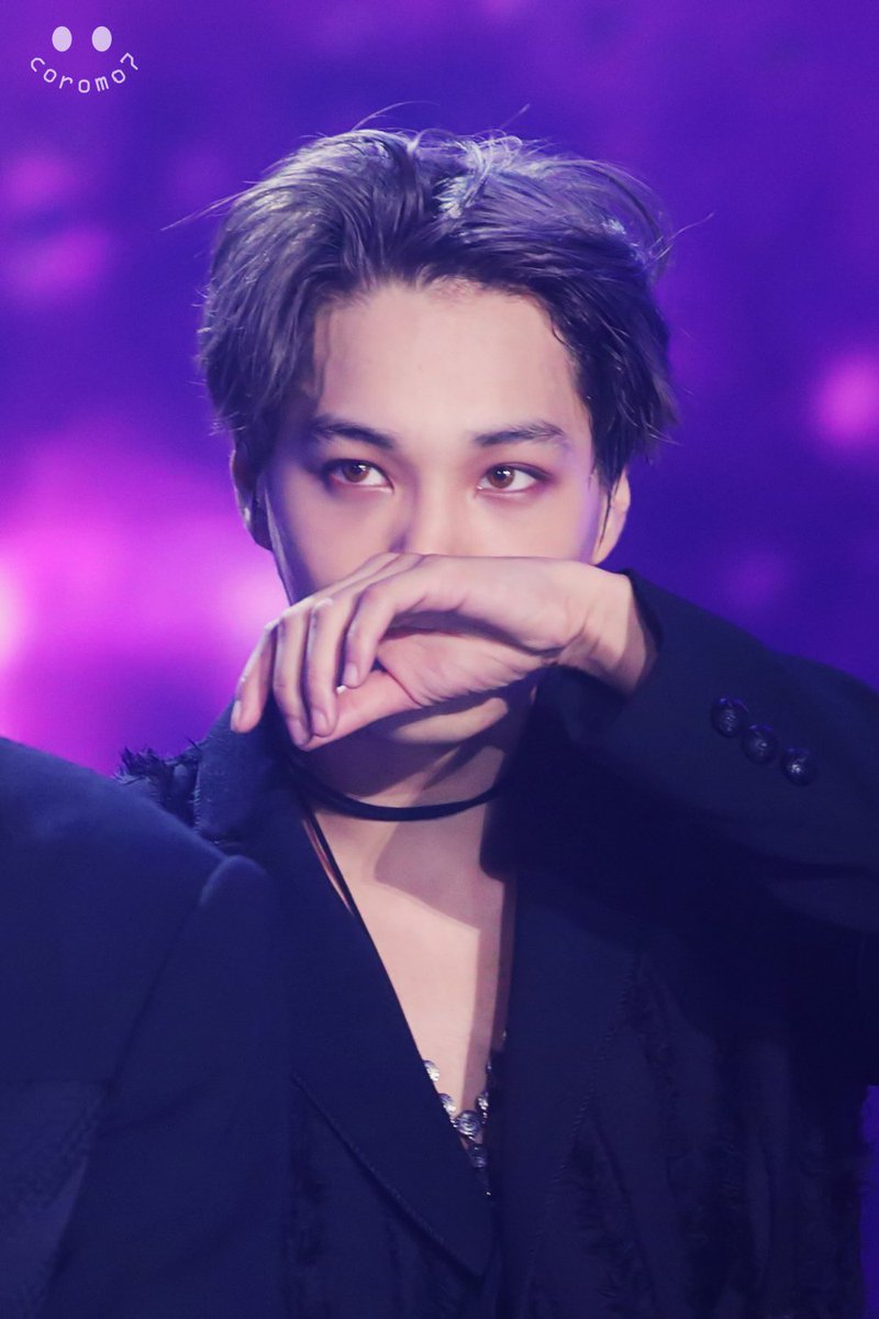 suuyinss's tweet photo. เวลาจงอินใส่คอนแทคนี่แพ้มากเลยอะ ยอมมม https://t.co/00BFVKwU9c