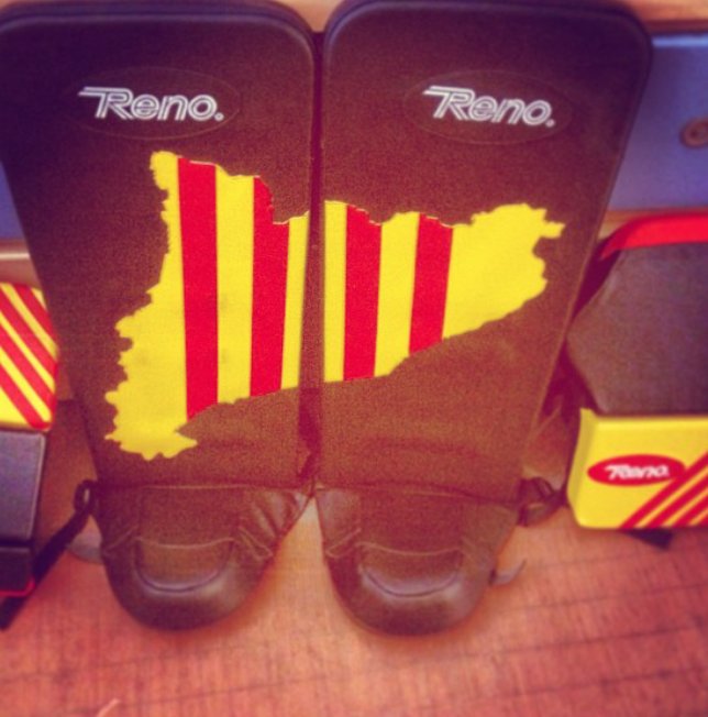 cpvoltrega's tweet photo. Hola @laSextaTV. Con esto se protegen nuestros porteros de PALOS y PELOTAZOS en hockey patines. Ahí tenéis para 15 minutos más de informativo! De nada 😉 https://t.co/aTsjmQsicF