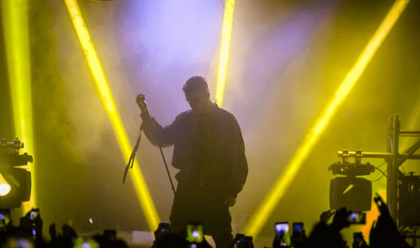 AlljFans's tweet image. Элджей снял в своем клипе бурятку 👩

Баярма Бадмаева, уроженка Бурятии, стала звездой клипа “Минимал” – нового хита российского рэпера Элджея. Клип появился в общем доступе 4 апреля. Он вышел на YouTube, на официальном канале исполнителя, и за несколько… eldzhej.ru/jeldzhej-snjal…