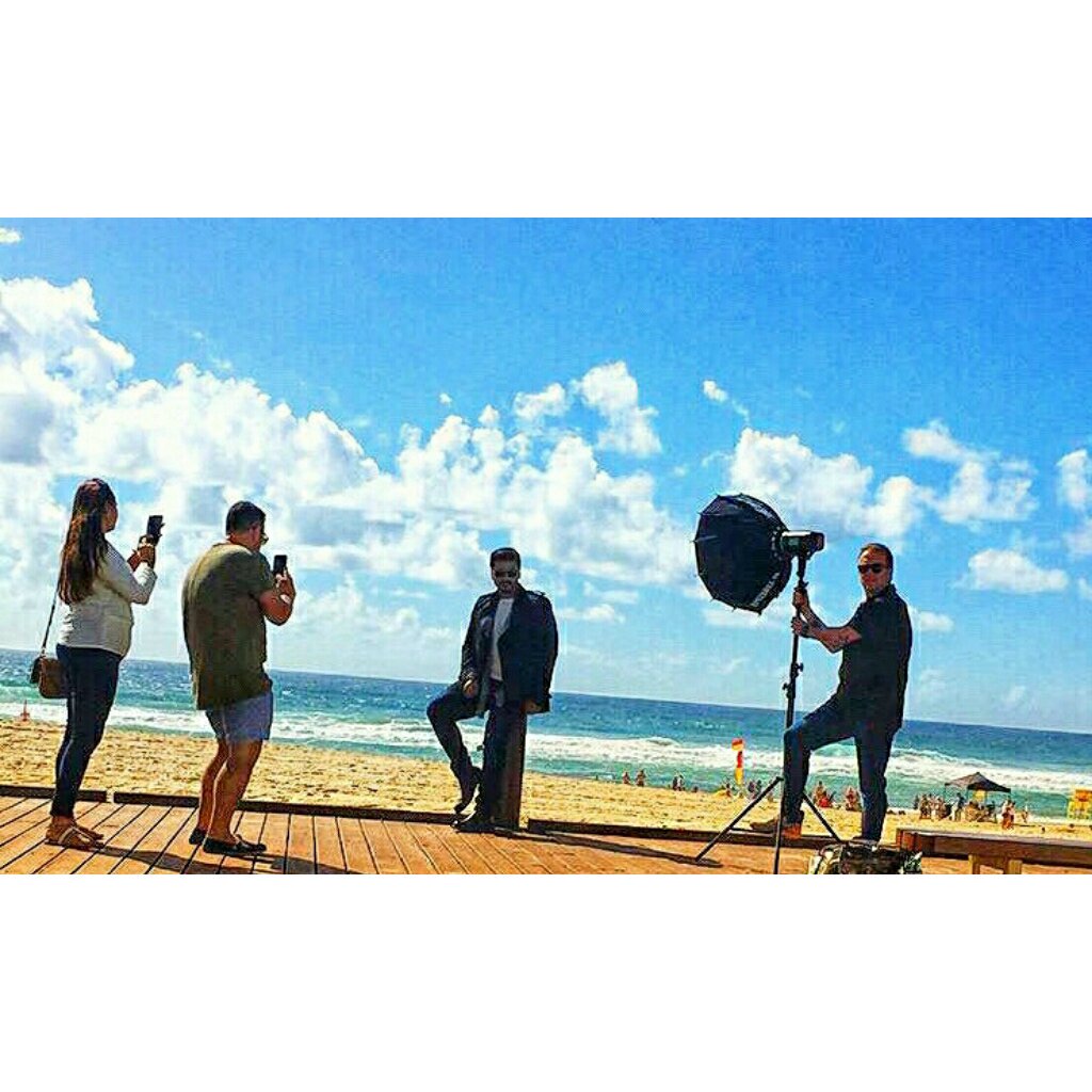 ArjunKapoorCafe's tweet photo. [NEW] Endless sparkling sand, crystal clear water,dreamy blue sky &amp; The Very Hot @arjunk26 posing in the foreground..Nothing more b'ful😍💙 #WideAngleShot 📷
AK is back home but our ❤ longs 2see more pictures of him frm the trip...&amp; luckily we found these😊
#ArjunInAustralia 😇 https://t.co/5BrqGhafvP