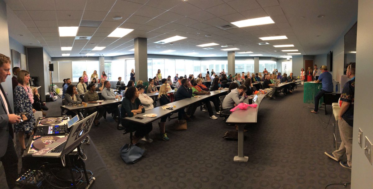 gorealty's tweet photo. What an awesome turn out at our #GoShow. This is what our company meetings look like! #teambuilding #thisisgo https://t.co/A009JCvP6Q