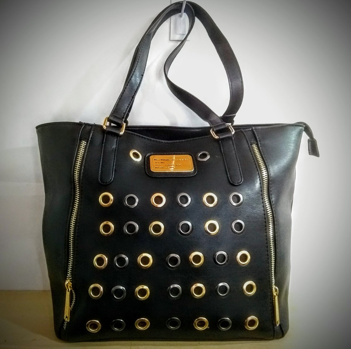 EstiloTradicion's tweet photo. Te seguimos acercando las últimas tendencias en carteras de las mejores marcas: #Bagcherry, #Trendy, #ViaFina, #Squash, #Zaphir, #XLExtraLarge y #MissUnique. Vení y elegí la tuya 😍👜👝👛🎒😍 https://t.co/lghceSYyg9