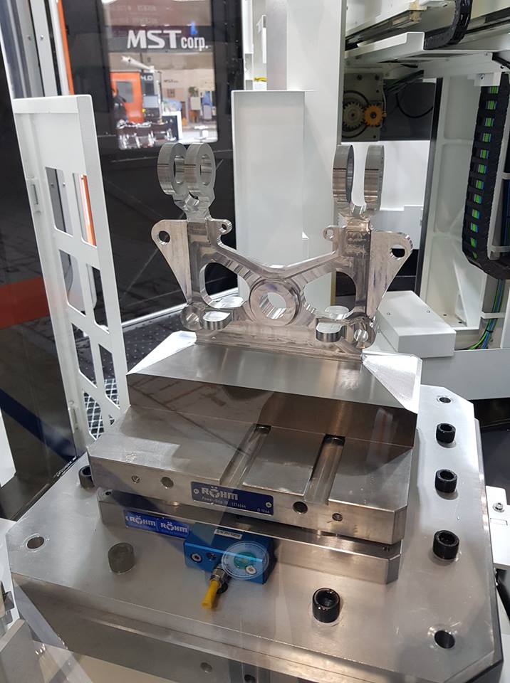 sprutcam's tweet photo. YAMAZAKI MAZAK Korea in cooperation with SprutCAM s partner CADNC, Korea presented advanced NC programming of the Mazak Integrex i-300 and i-700 on their stand 09F610 at the #SIMTOS exhibition. #YAMAZAKI #MAZAK #YAMAZAKIMAZAK #SprutCAM #Integrex #SIMTOS2018 https://t.co/JJZLIIhxSX