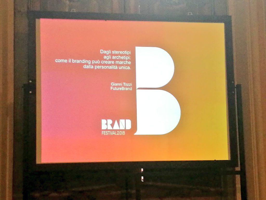 italiaconibimbi's tweet photo. Al Brand Festival ora inizia il workshop con Gianni Tozzi: come il branding può creare marche dalla personalità unica. 
#bfj18 https://t.co/LUlbNAztqH