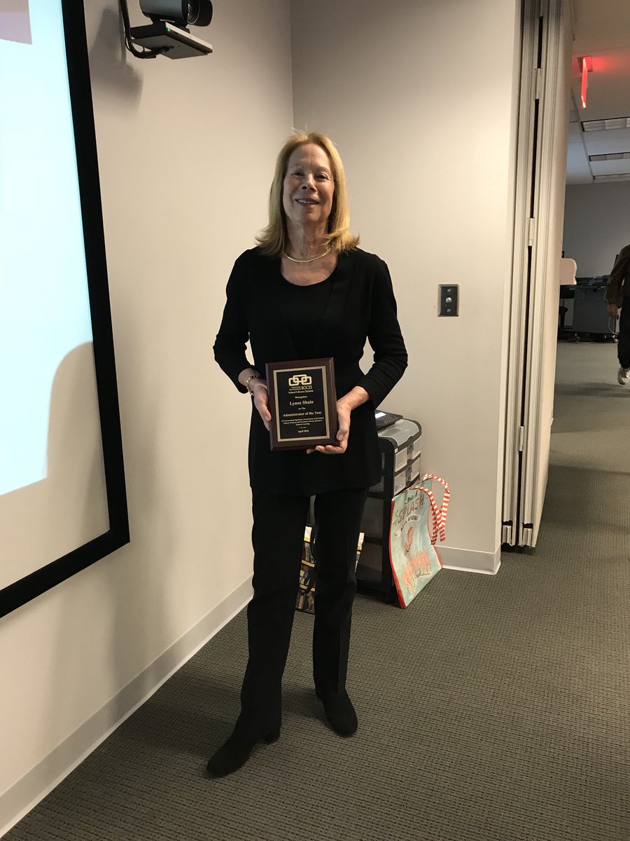 RightToImagine's tweet photo. Congratulations to Lynne Shain on her Administrator of the Year Award! #scarsdalepride #scarsdaleELA https://t.co/Mq4is6QE8V
