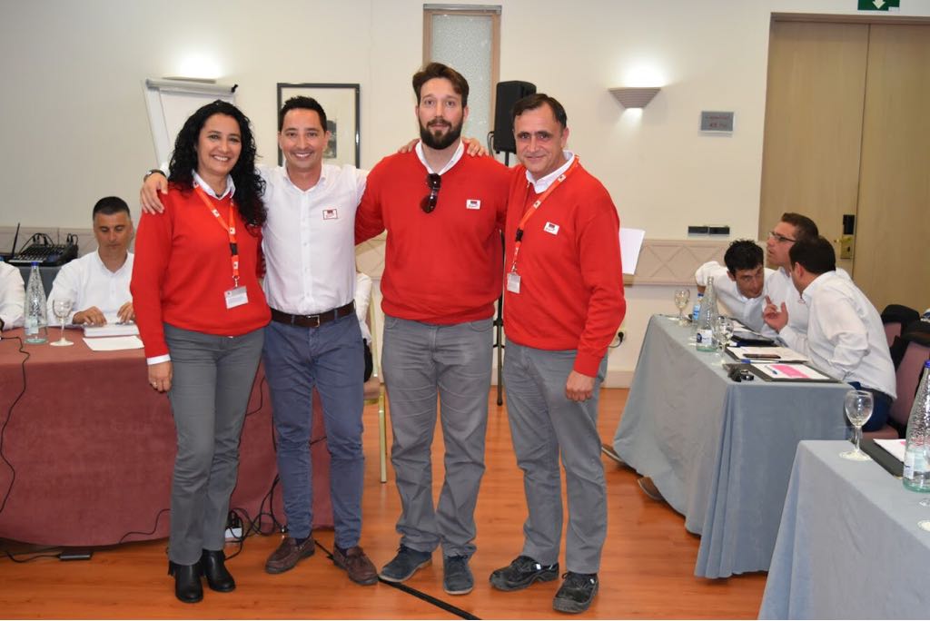 DavidPintenoSD's tweet photo. Seguimos creciendo gracias a vosotr@s. ENHORABUENA!!! 😉
#grandespersonas
#seguimoscreciendo
#futurosjefes https://t.co/iDrcIWjwnr