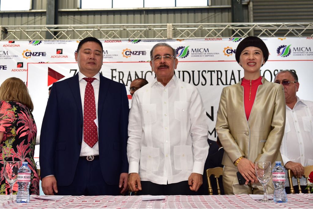 GobiernoDanilo's tweet image. Esta empresa es un ejemplo de la diversificación del sector zona franca: "El pasado año 2017, las empresas de zona franca exportaron 1,789 líneas de productos a un total de 131 países en cinco continentes". LF